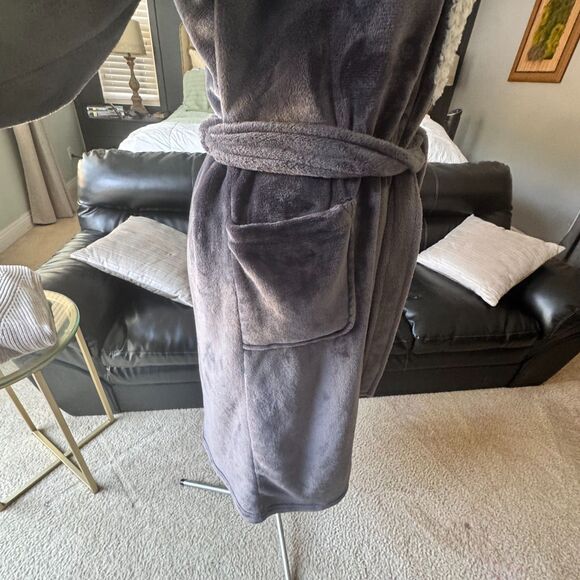 Carole Hochman “Always a Good Night” Plush Robe in size Medium. - Picture 2 of 8